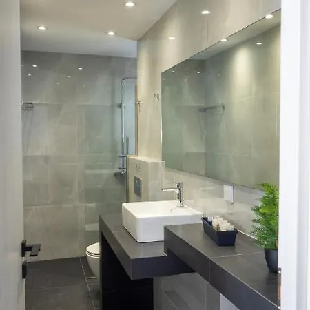 Glance Apartment *