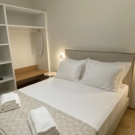 Apartment Glance